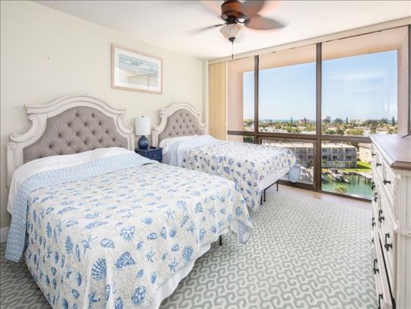 Two Bedroom Vacation Condo in Treasure Island