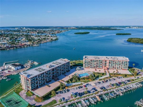 Two Bedroom Vacation Condo in Treasure Island
