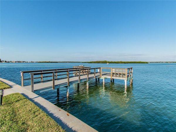 Two Bedroom Vacation Condo in Treasure Island