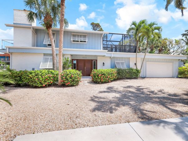 Pure luxury Naples Vacation Home Pool Vanderbilt Beach.