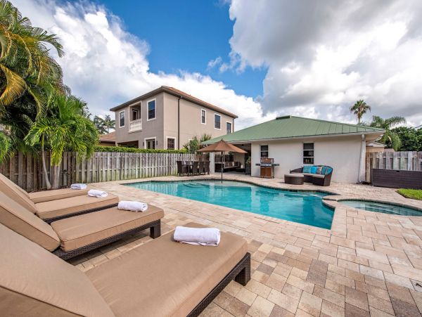 Luxury Naples Home with Three Bedroom & private Pool