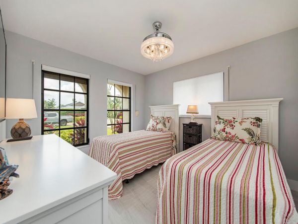 Naples Home 1028869