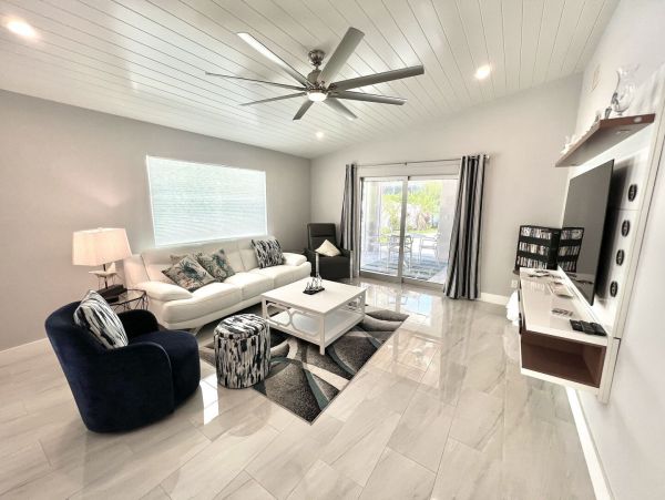 Naples Home 1028869