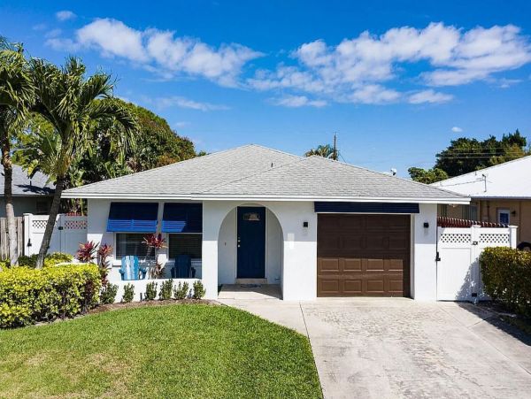 Vacation Rentals Naples Park Home with Pool Near Vanderbilt Beach
