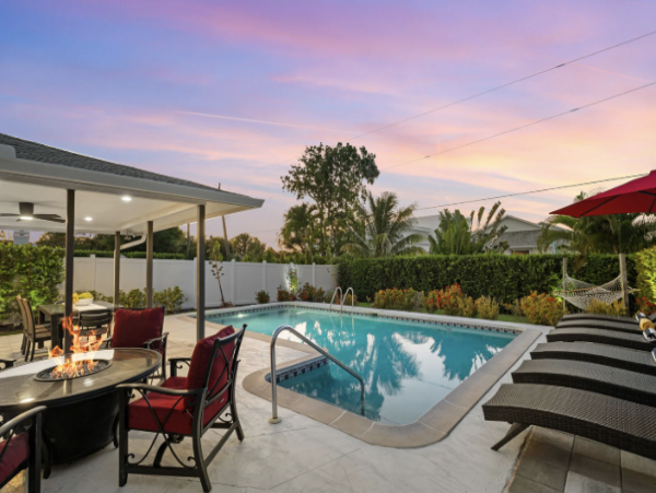 Vacation Rentals Naples Park Home with Pool Near Vanderbilt Beach