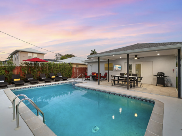 Vacation Rentals Naples Park Home with Pool Near Vanderbilt Beach