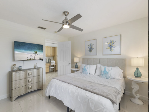 Vacation Rentals Naples Park Home with Pool Near Vanderbilt Beach
