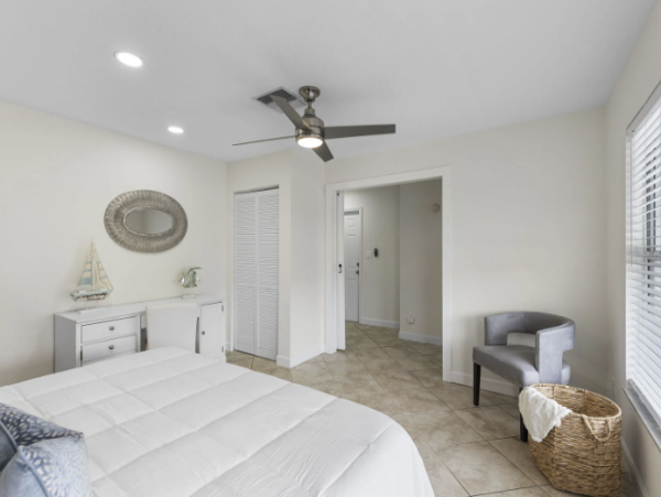 Vacation Rentals Naples Park Home with Pool Near Vanderbilt Beach