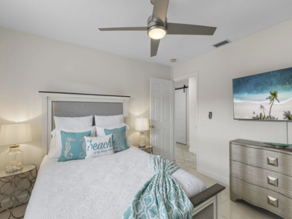 Vacation Rentals Naples Park Home with Pool Near Vanderbilt Beach