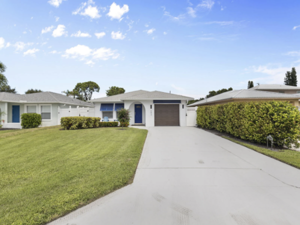 Vacation Rentals Naples Park Home with Pool Near Vanderbilt Beach
