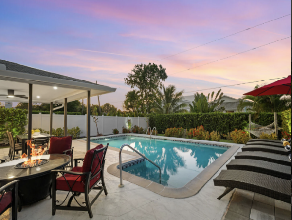 Vacation Rentals Naples Park Home with Pool Near Vanderbilt Beach