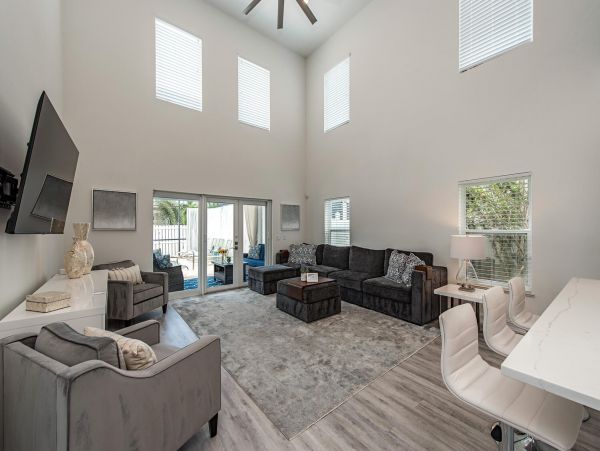 Luxury Home with Private Heated Pool Close to Vanderbilt Beach in Naples