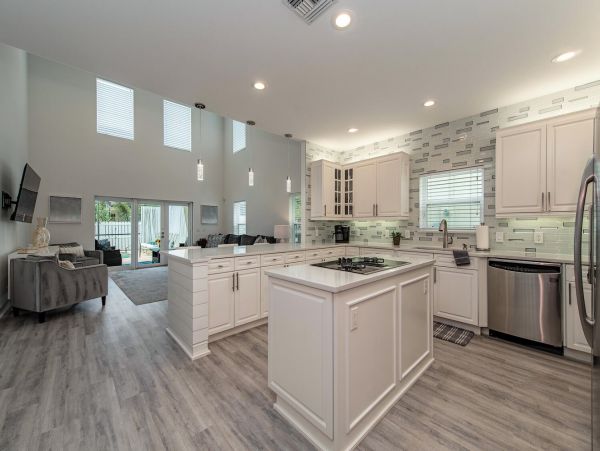 Luxury Home with Private Heated Pool Close to Vanderbilt Beach in Naples