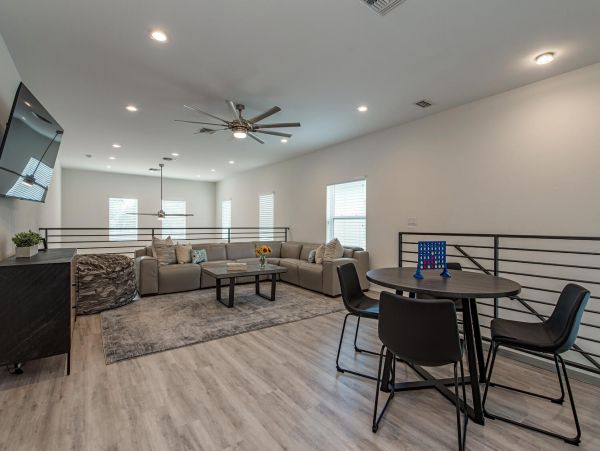 Luxury Home with Private Heated Pool Close to Vanderbilt Beach in Naples