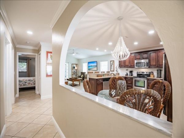 Charming 3 Bedroom Vacation Pool Home in Naples