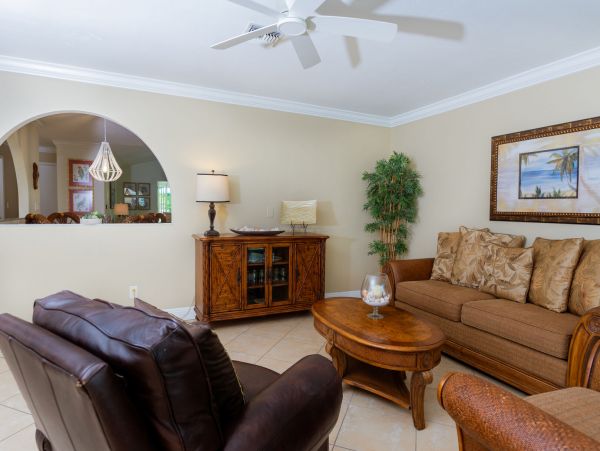 Charming 3 Bedroom Vacation Pool Home in Naples