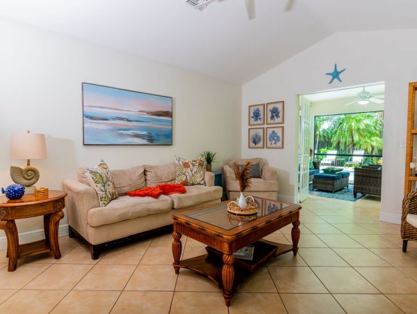 Charming 3 Bedroom Vacation Pool Home in Naples
