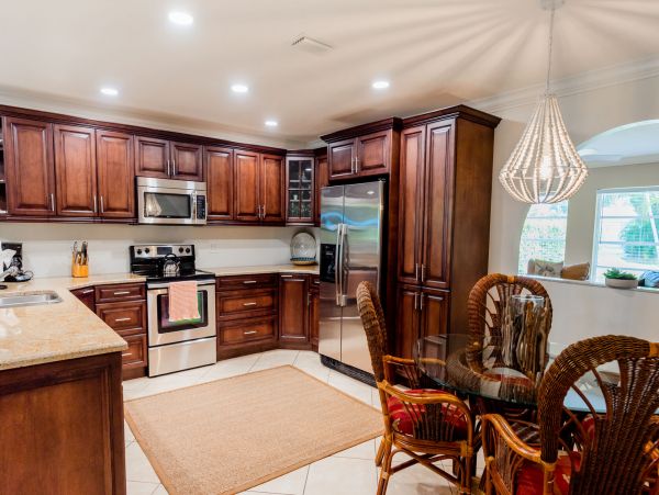 Charming 3 Bedroom Vacation Pool Home in Naples