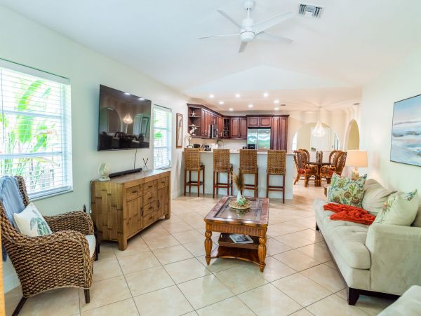 Charming 3 Bedroom Vacation Pool Home in Naples