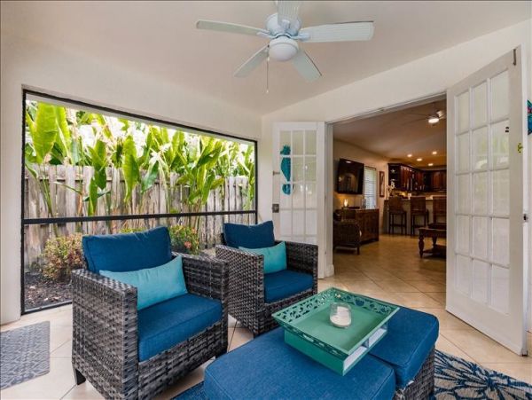 Charming 3 Bedroom Vacation Pool Home in Naples