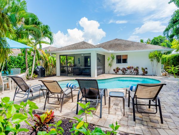 Charming 3 Bedroom Vacation Pool Home in Naples