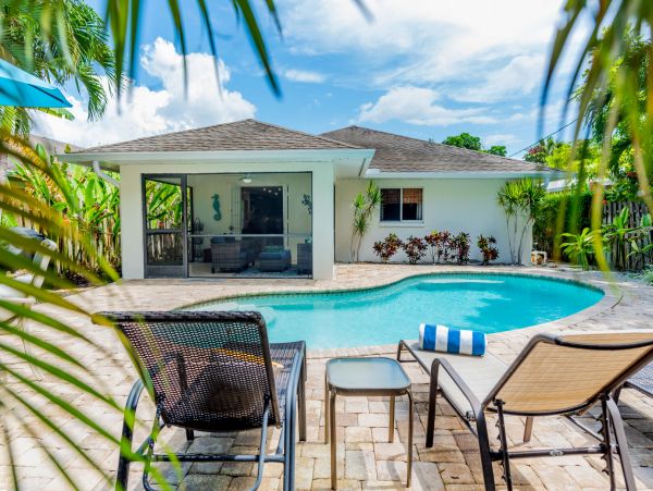 Charming 3 Bedroom Vacation Pool Home in Naples