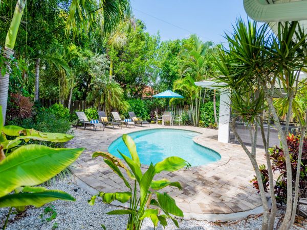 Charming 3 Bedroom Vacation Pool Home in Naples