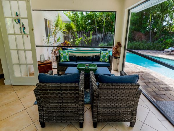 Charming 3 Bedroom Vacation Pool Home in Naples