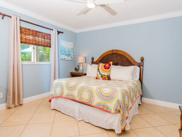 Charming 3 Bedroom Vacation Pool Home in Naples