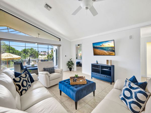 Canal-Front 3 Bedroom Vacation Pool Home in Naples