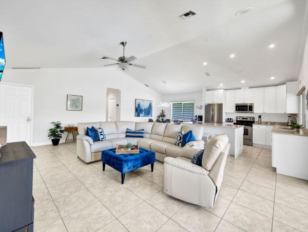Canal-Front 3 Bedroom Vacation Pool Home in Naples