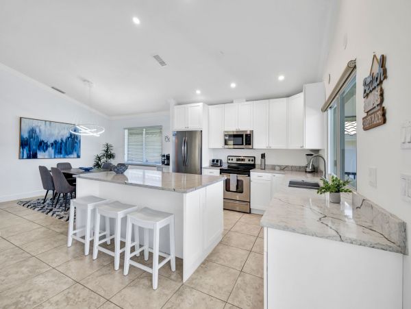Canal-Front 3 Bedroom Vacation Pool Home in Naples