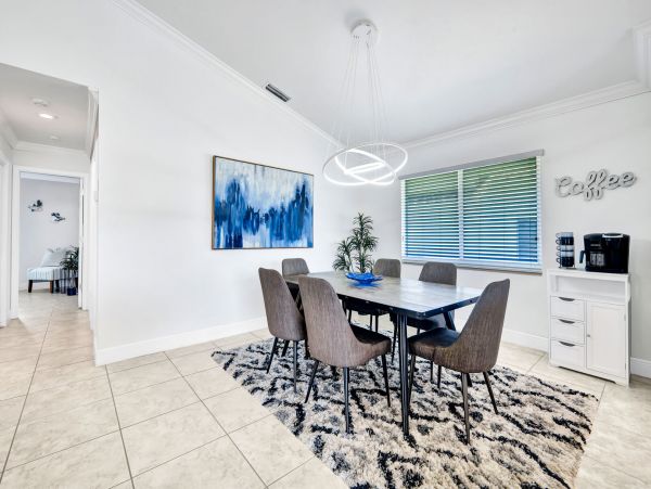Canal-Front 3 Bedroom Vacation Pool Home in Naples