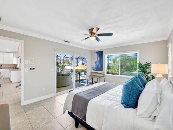 Canal-Front 3 Bedroom Vacation Pool Home in Naples
