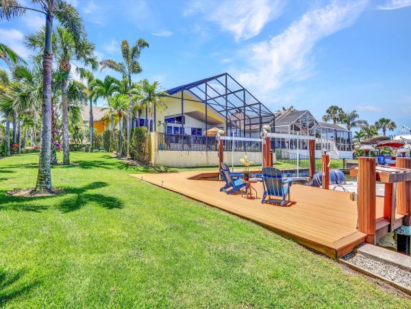 Canal-Front 3 Bedroom Vacation Pool Home in Naples