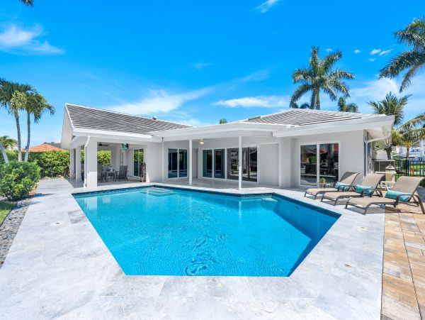 Stunning 3 Bedroom Vacation Pool Home