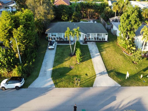 Naples Home 1028881