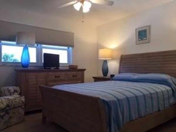 Walk to the Beach Two Bedroom Vacation Condo in Siesta Key