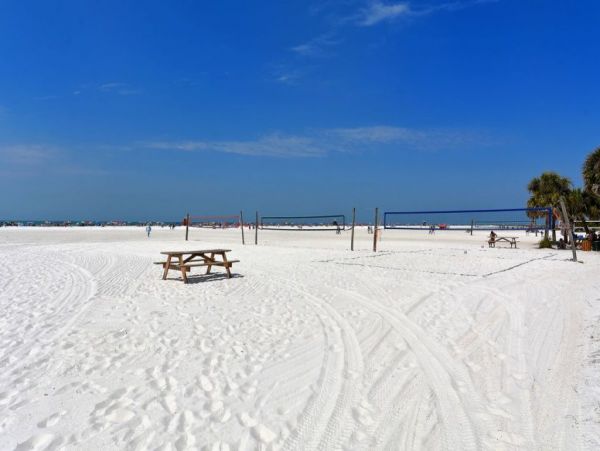 Walk to the Beach Two Bedroom Vacation Condo in Siesta Key