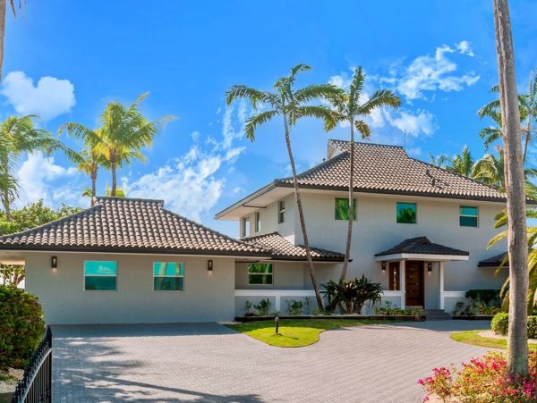 On Beach Cayman Island Vacation Estate 13 Bedroom