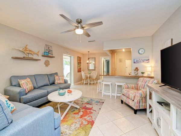 Lido Key Lovely Cottage with 2 Bedrooms