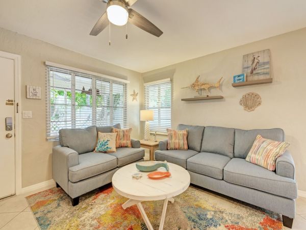 Lido Key Lovely Cottage with 2 Bedrooms