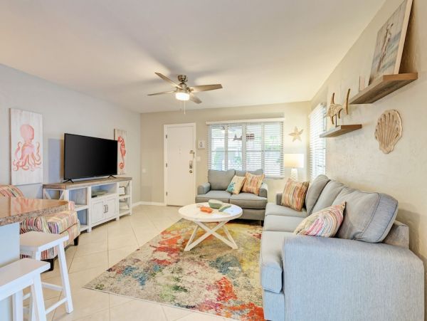 Lido Key Lovely Cottage with 2 Bedrooms