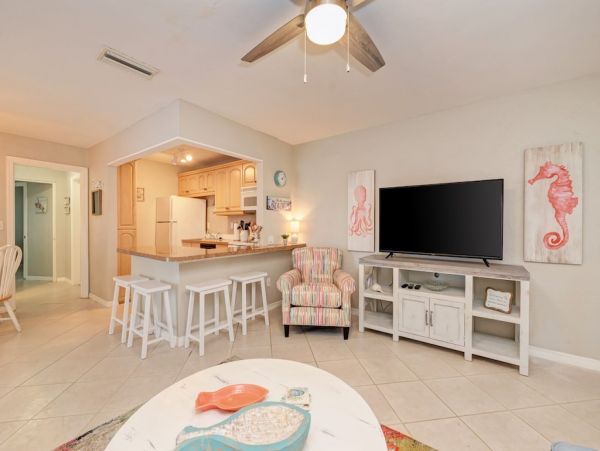 Lido Key Lovely Cottage with 2 Bedrooms