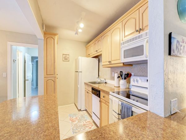 Lido Key Lovely Cottage with 2 Bedrooms