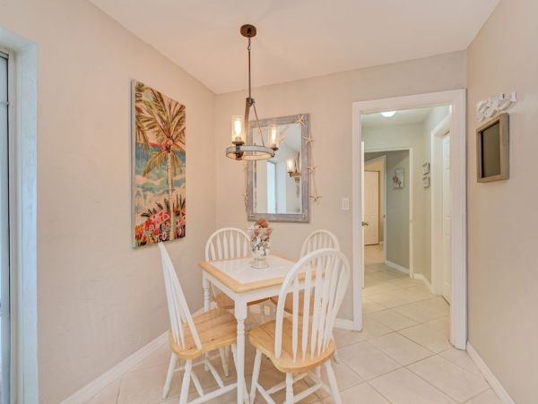 Lido Key Lovely Cottage with 2 Bedrooms