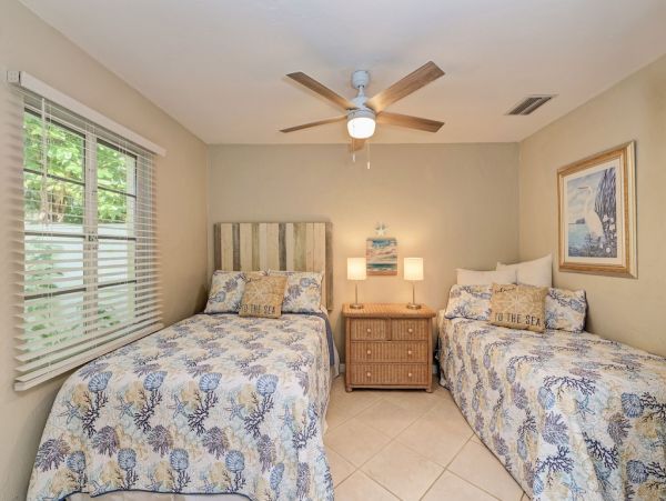 Lido Key Lovely Cottage with 2 Bedrooms