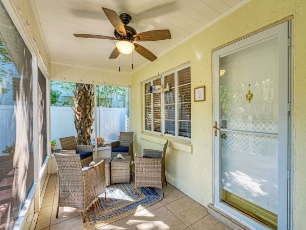 Lido Key Lovely Cottage with 2 Bedrooms