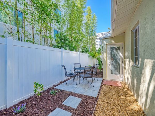 Lido Key Lovely Cottage with 2 Bedrooms
