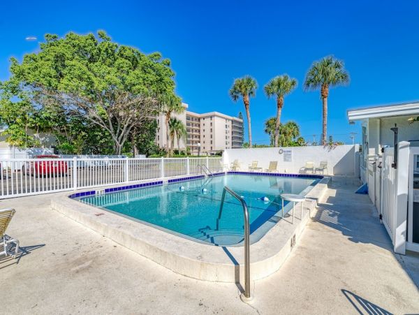 Lido Key Lovely Cottage with 2 Bedrooms